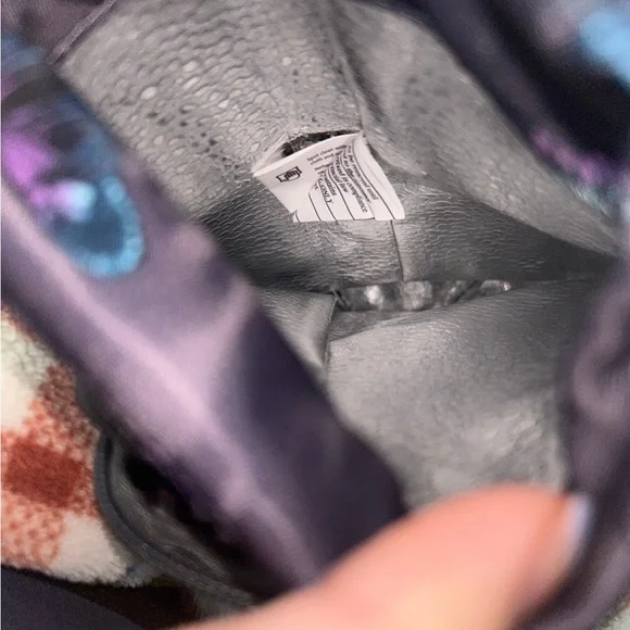 Lug Huggie Butterfly Patterned water bottle crossbody bag - Picture 4 of 5